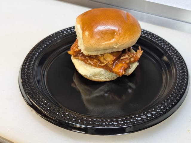 Sloppy Chic Slider.